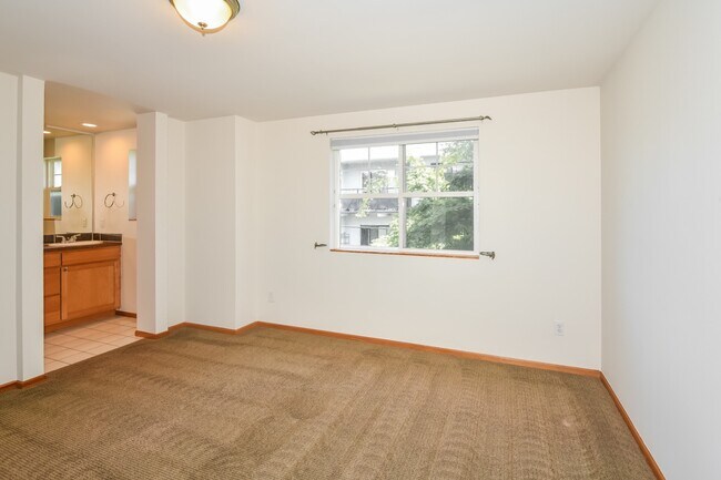 Building Photo - 3BR/3.5BA Craftsman Townhome w/ 2-Car Garage in Prime Seattle Location