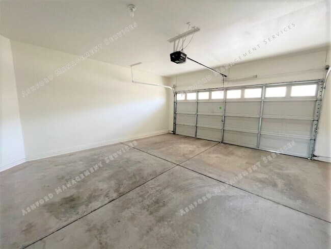 Building Photo - 2417 S 90th Glen