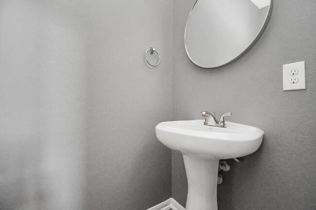 Building Photo - 6011 Coleus St