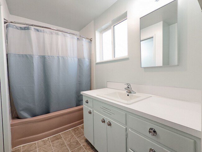 Building Photo - Great 3-Bedroom, 1.5-Bath Home In South Eugene!