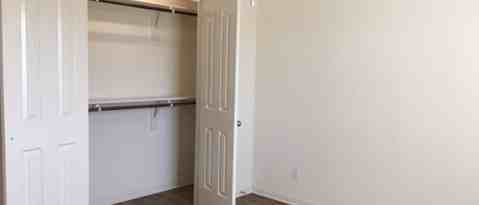 Building Photo - 208 E Jade Dr