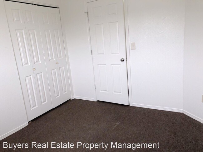 Building Photo - 1300 Balfour Dr