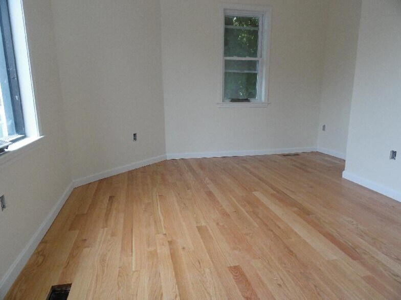 Building Photo - 9 Medford St