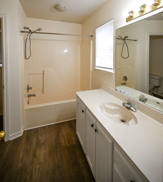 Building Photo - 506 Valleyridge Ct