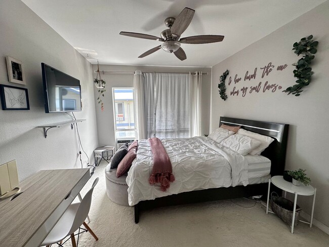 Building Photo - For Rent - [Sun Rise] 91-265 Hanapouli Cir...