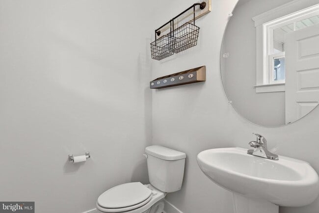 Building Photo - 513 Parkland Dr