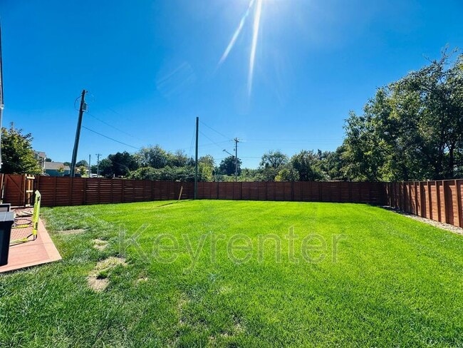 Building Photo - 104 Jesse Baker Ln