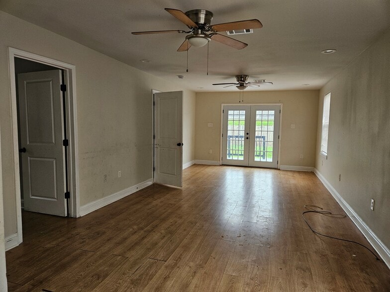 Building Photo - 5716 Warrington Dr