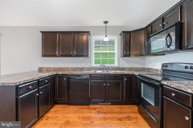 Building Photo - 774 Winding Ln