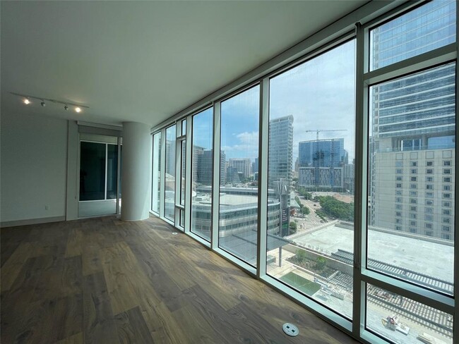 Building Photo - 3099 Nowitzki Way