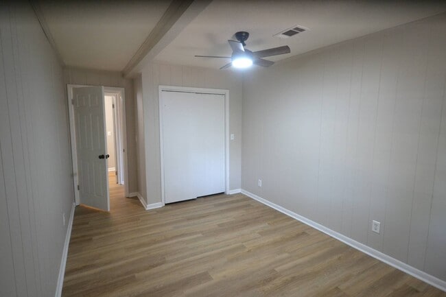 Building Photo - 412 West University