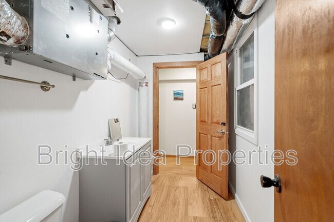 Building Photo - 2535 Aldrich Ave S