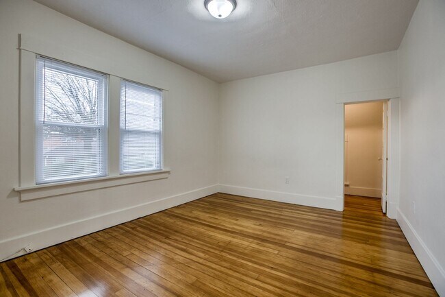 Building Photo - 1327 S 13th St