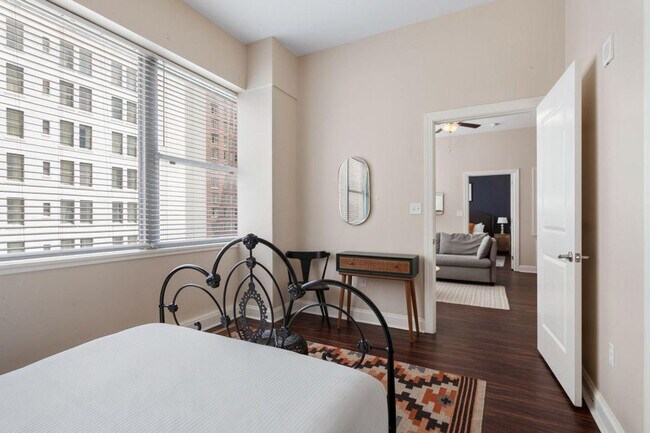 Building Photo - 925 Common St