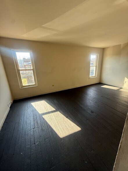 Building Photo - 330 2nd St