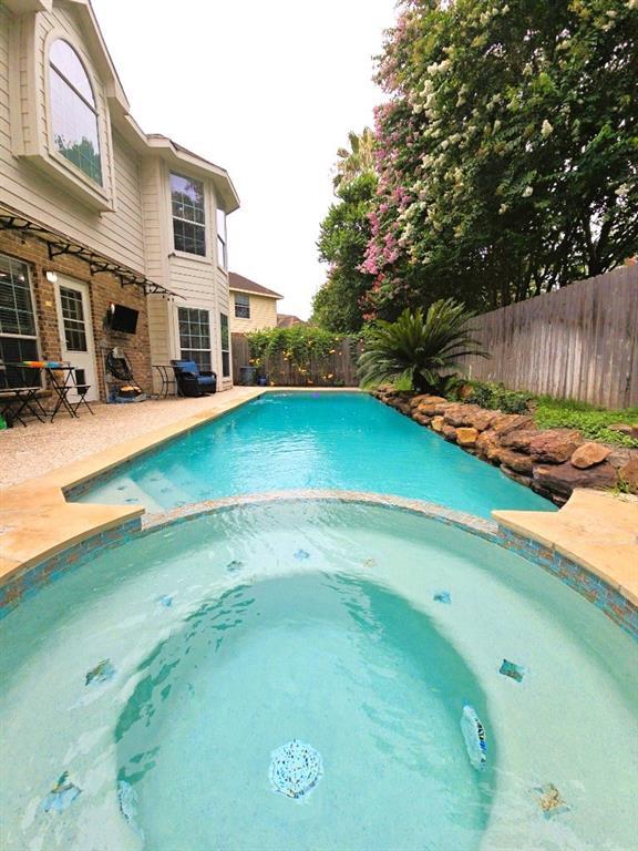 Building Photo - 16514 Bluff Springs Dr