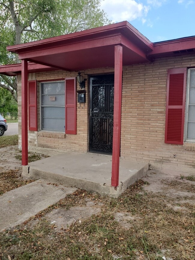 Building Photo - 301 E Beck St