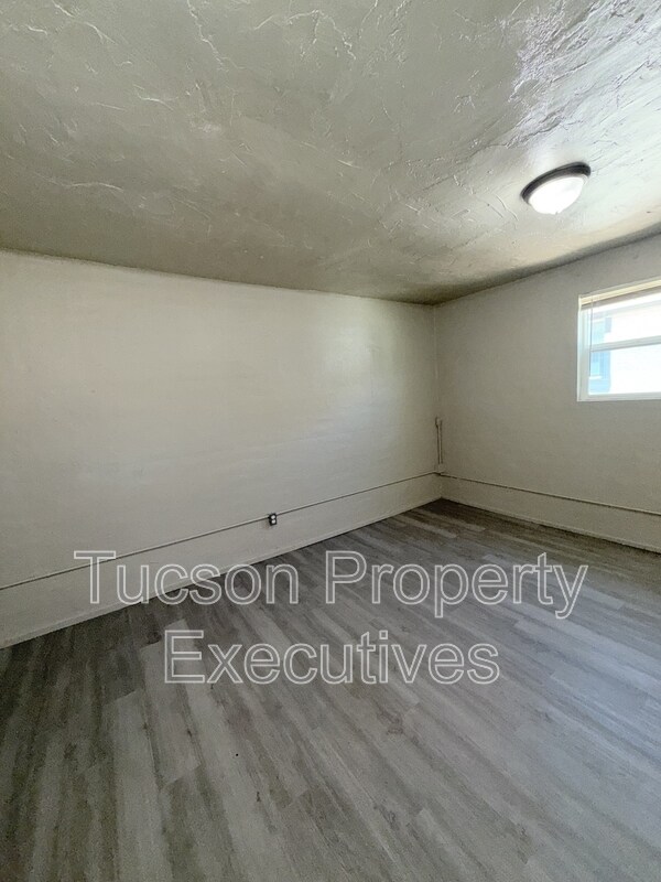 Building Photo - 234 E 32nd St