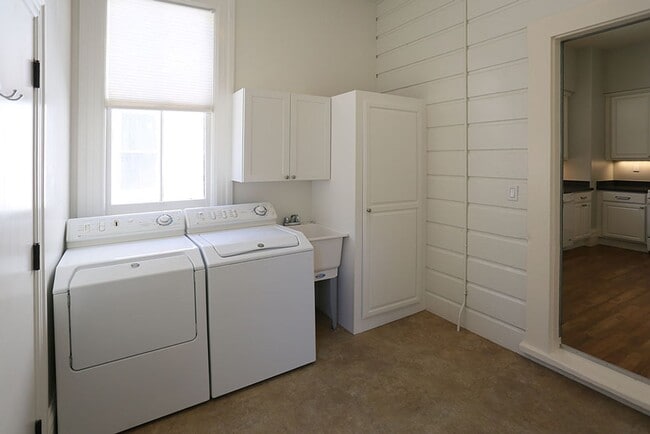 Building Photo - 14 Whitney St