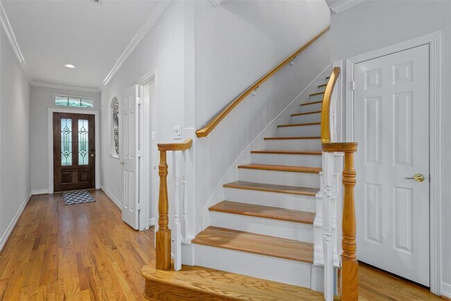 Building Photo - 6714 Montclair Dr