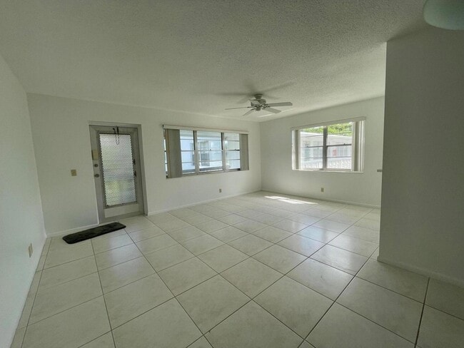 Building Photo - 343 Windsor O