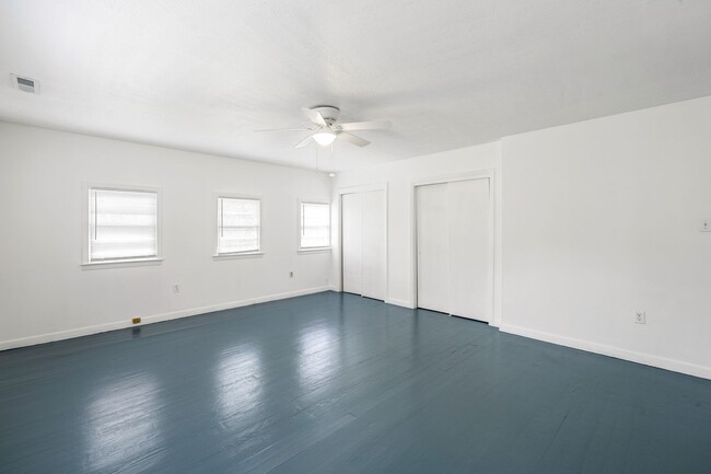 Building Photo - Charming 4-Bedroom Home in North Charleston!