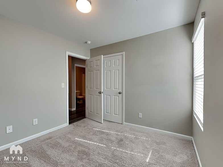 Building Photo - 804 The Heights Ln