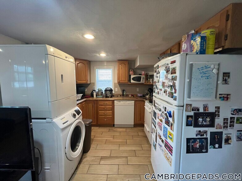 Building Photo - 23-25 Lambert St.