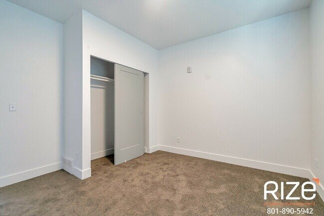 Building Photo - 3359 S 900 E