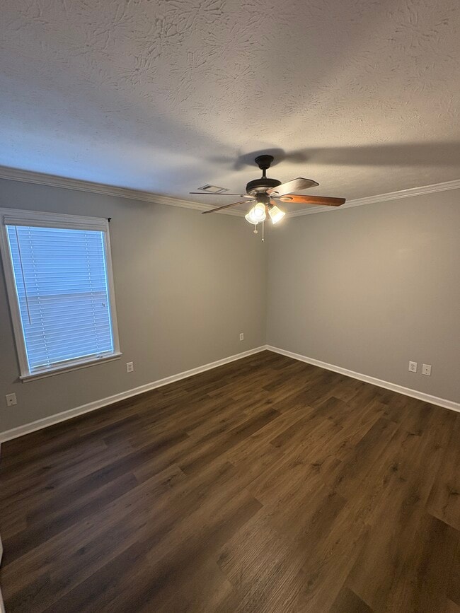 Building Photo - 918 Hallwood Ln