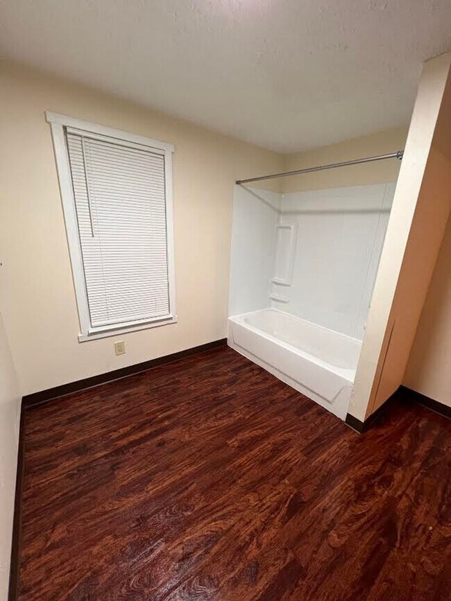 Building Photo - 112 Hazel St