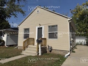 Building Photo - 1473 E Mason St