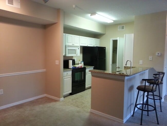 Building Photo - 5572 Metrowest Blvd