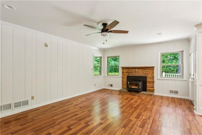 Building Photo - 3292 Ferncliff Pl NE