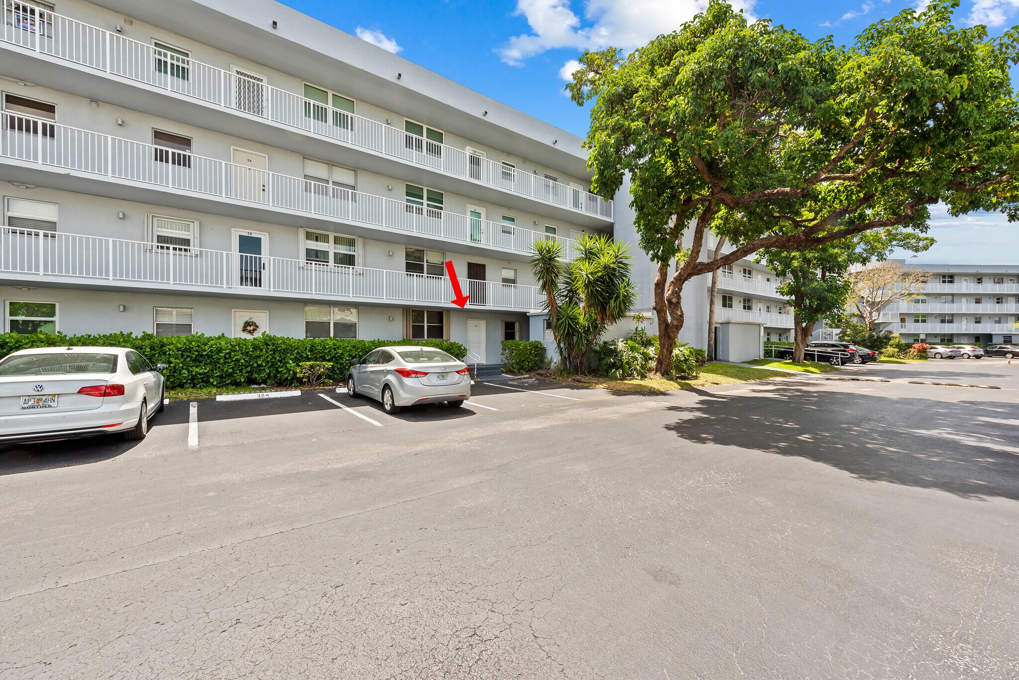 Building Photo - 111 Royal Park Dr