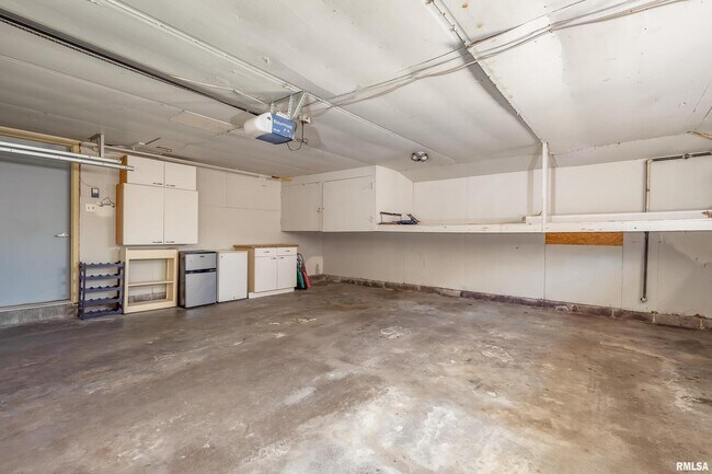 Building Photo - 4640 5th Ave