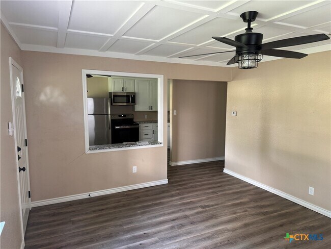 Building Photo - 909 W Munroe Ave