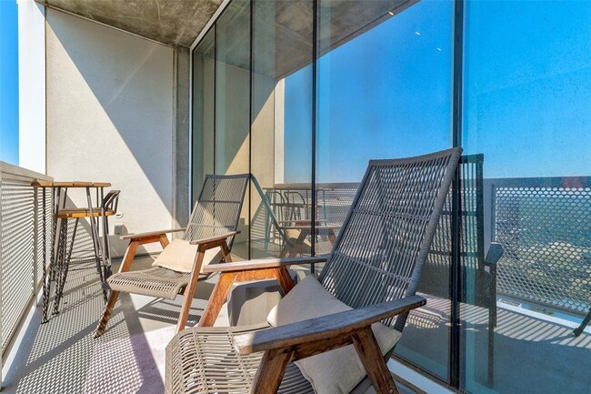 Building Photo - 301 West Ave