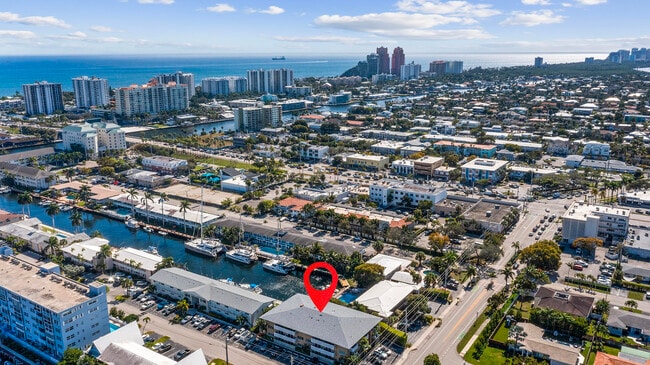 Building Photo - 3220 Bayview Dr