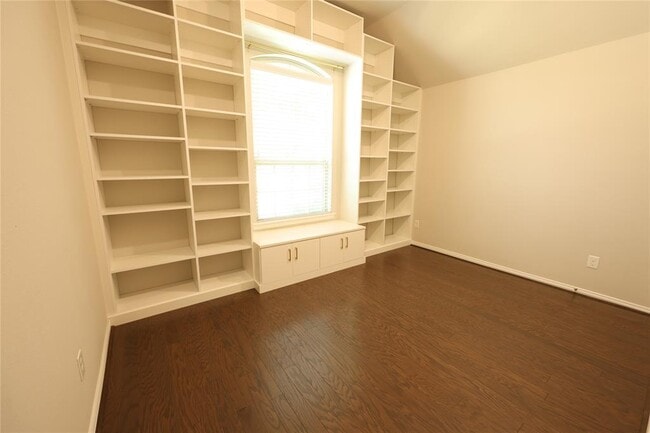 Building Photo - 2334 Falcon Brook Dr
