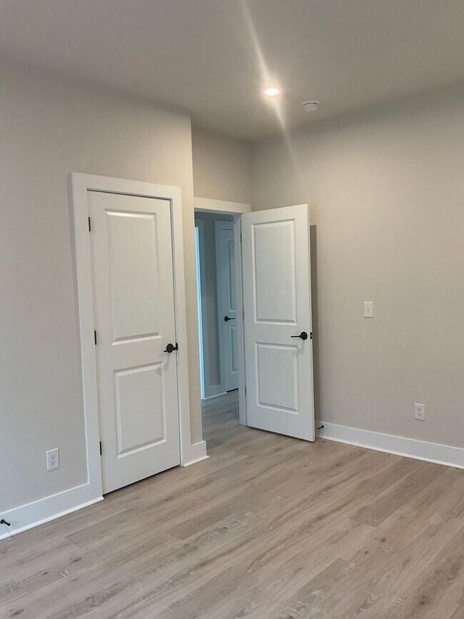 Building Photo - Welcome to this charming two-story townhome in the heart of Belmont, NC.