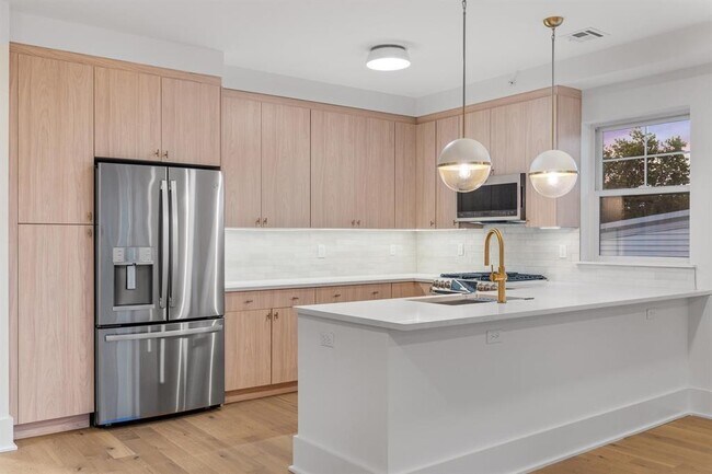 Building Photo - 525 AVENUE E