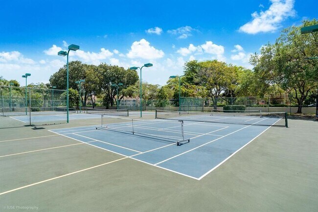 Building Photo - 115 Gardens Dr