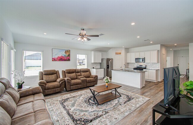 Building Photo - 8611 Shumard Oak Dr