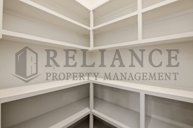 Building Photo - 601 Elmwood St