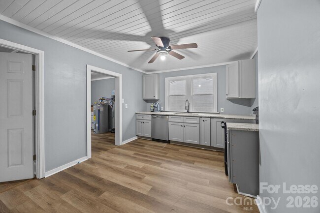 Building Photo - 713 2nd St Pl SW