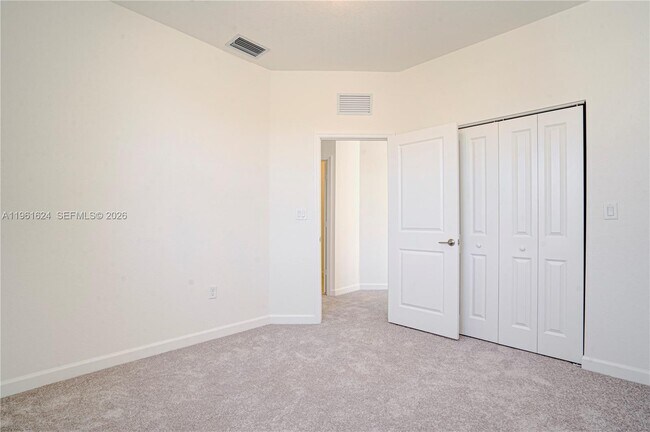 Building Photo - 2728 SE 24th Ct