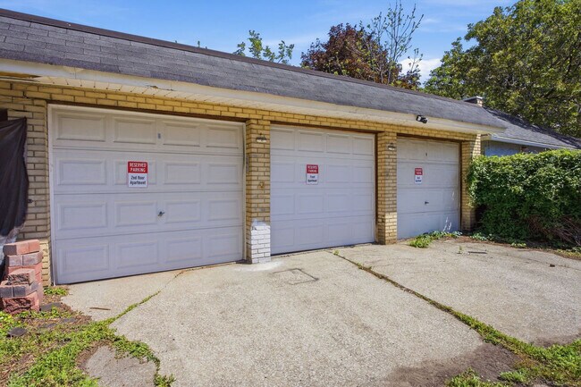 Building Photo - 2121 W 11th St
