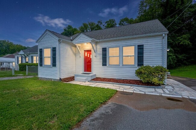 Building Photo - Cozy 2BD/2BTH in South Knoxville