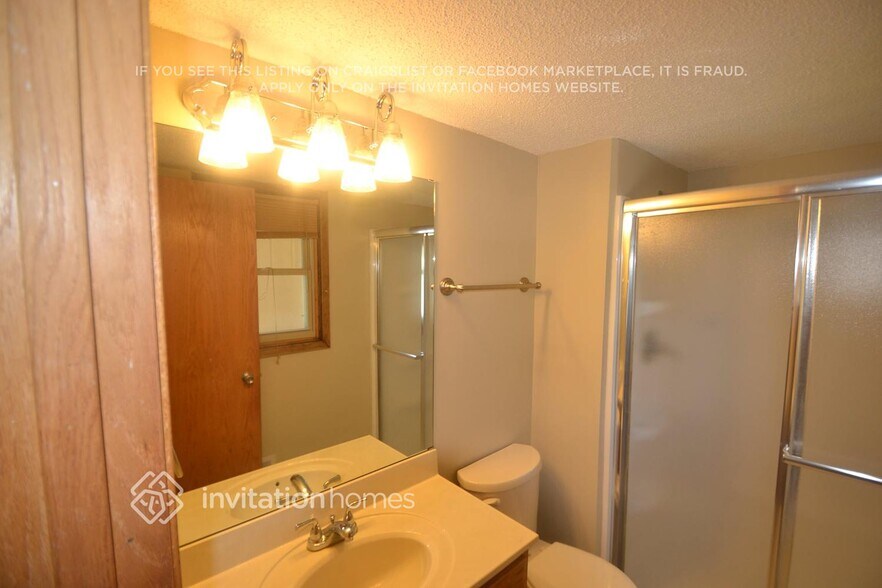Building Photo - 7818 Hampshire Cir N